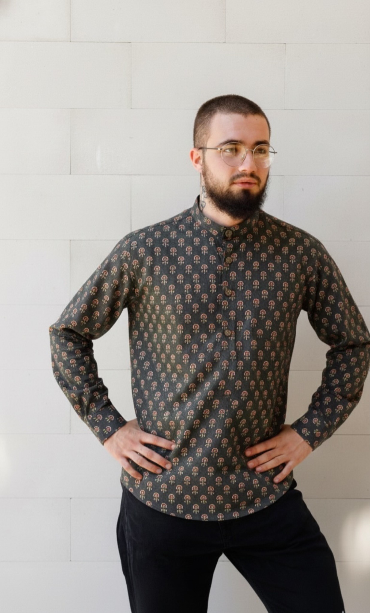 photo-output Man Shirt Mandarin Collar Tulip Print