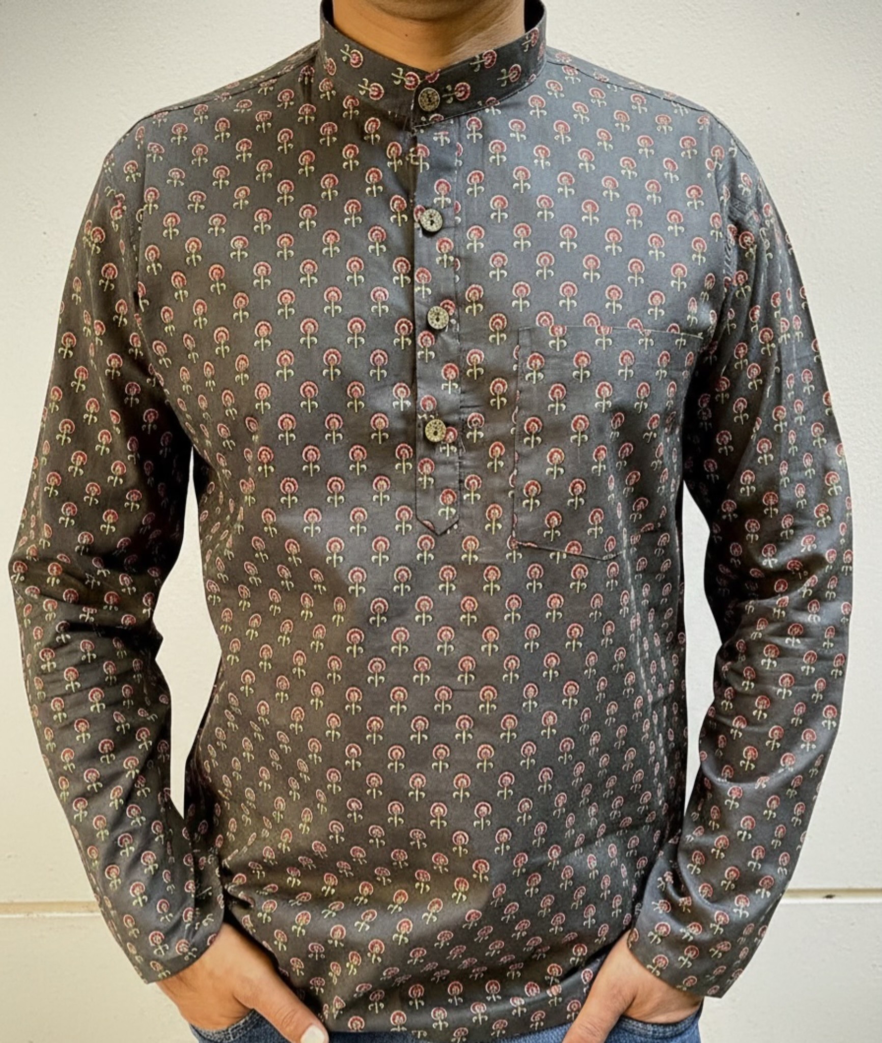 photo-output Man Shirt Mandarin Collar Tulip Print - Image 2