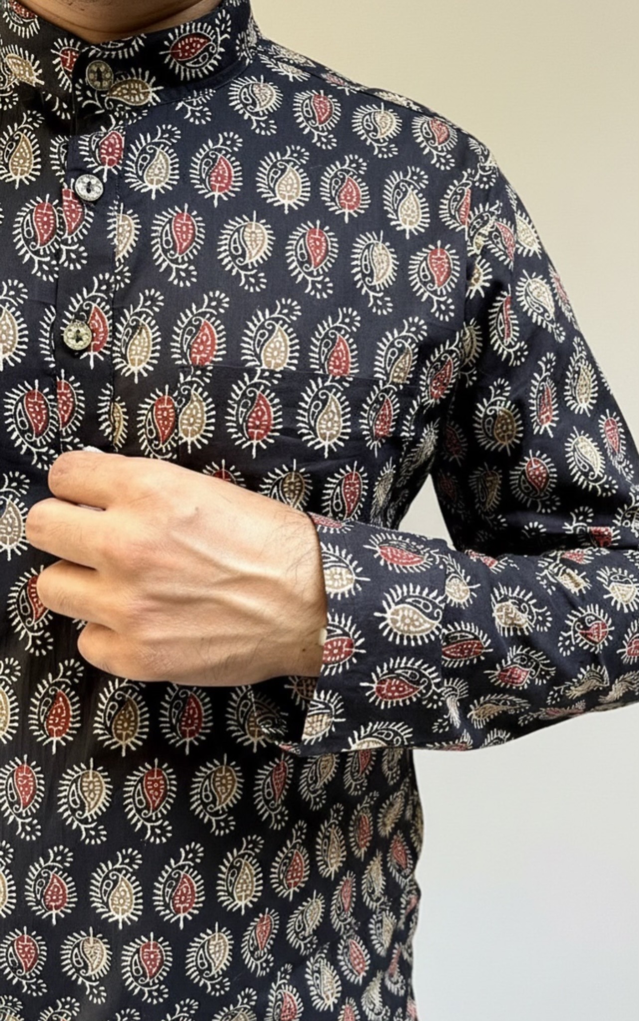 photo-output Man Kurta - Shirt Black Mandarin Cucumber print - Image 3