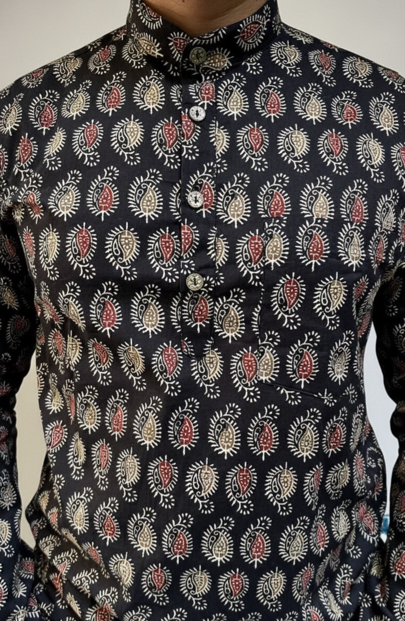 photo-output Man Kurta - Shirt Black Mandarin Cucumber print - Image 4