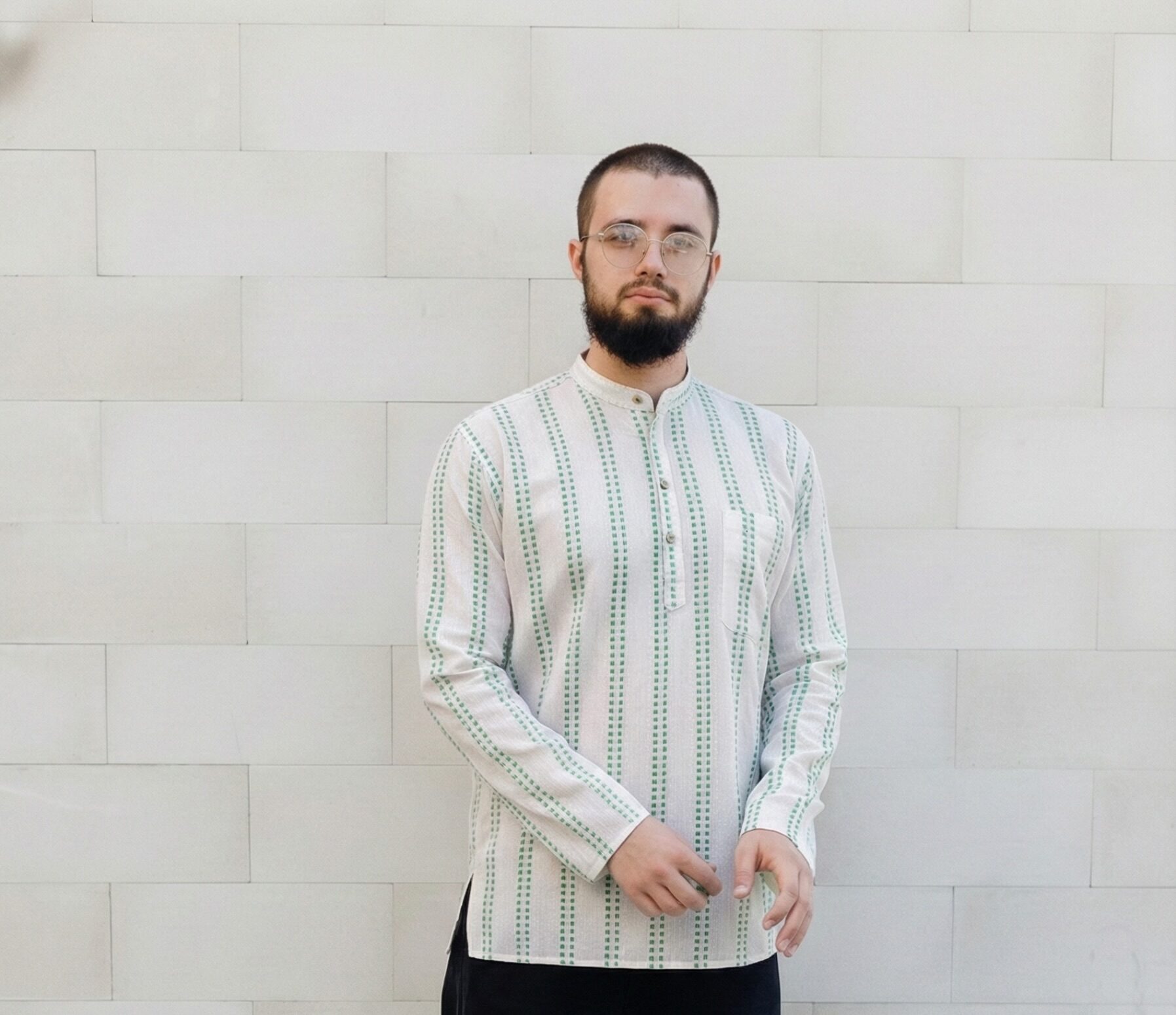 photo-output Man Shirt Off White Mandarin Collar Green Dots Print