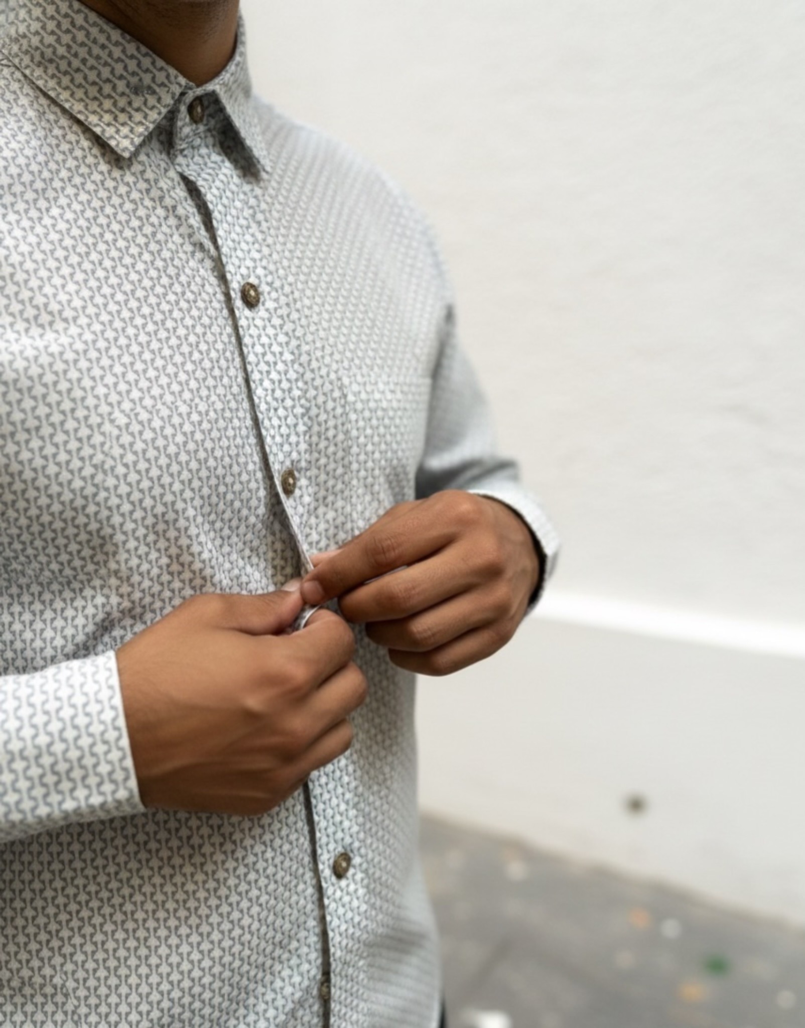 photo-output Man Shirt White Full Sleeves Arrow - Image 3