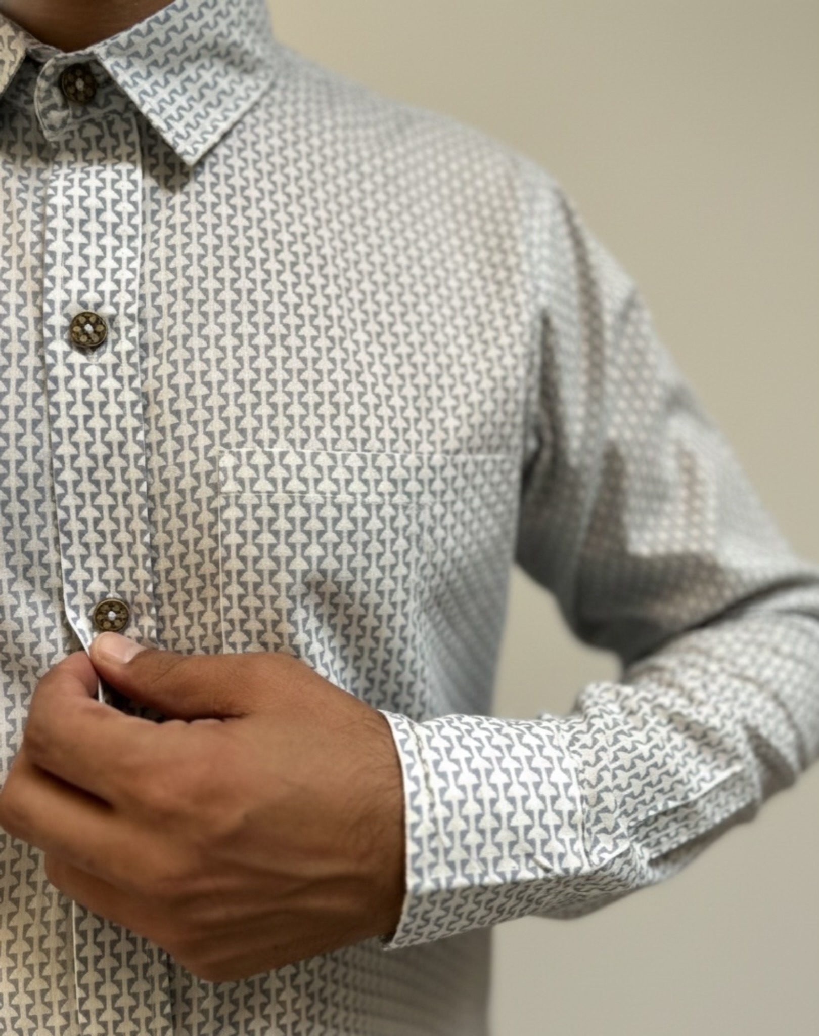 photo-output Man Shirt White Full Sleeves Arrow - Image 4