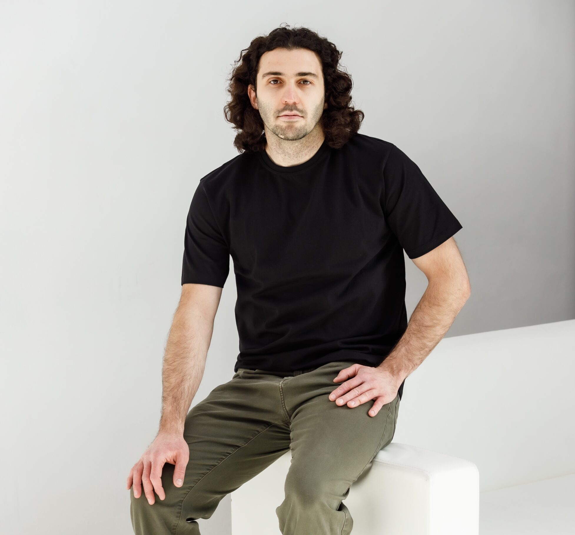 photo-output Men's Cotton Basic T-shirt Black Round Neck - Image 4