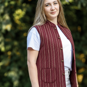 dots maroon with model